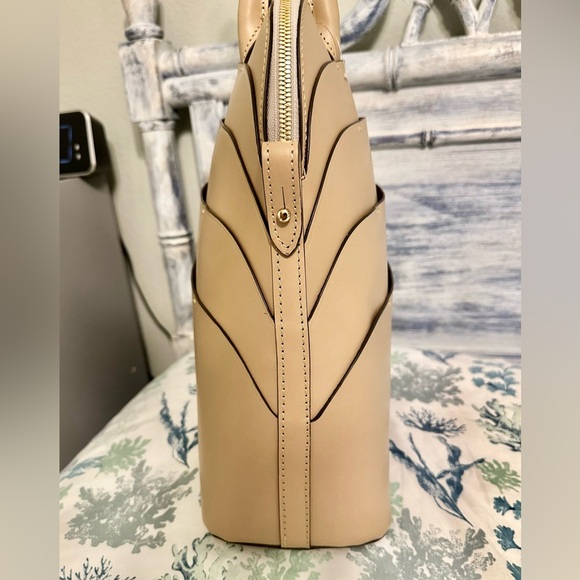 Boldrini large tote. New with tag comes with a designer scarf if u spend $400. - Picture 2 of 13